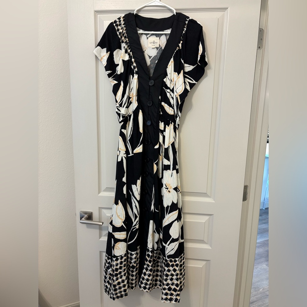 Umgee L Black Floral V-Neck Midi Dress
**NEVER WORN - Picture 2 of 3